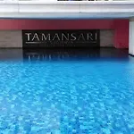 Modern And Comfy Studio Tamansari Sudirman Apartment By Travelio